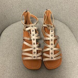 Lucky Brand Women's Sandals in Metallic and Tan